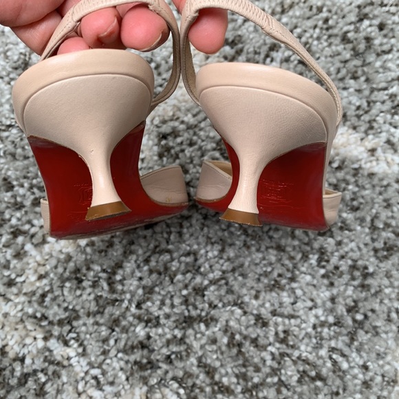 Christian Louboutin Nude Pump - Picture 8 of 9